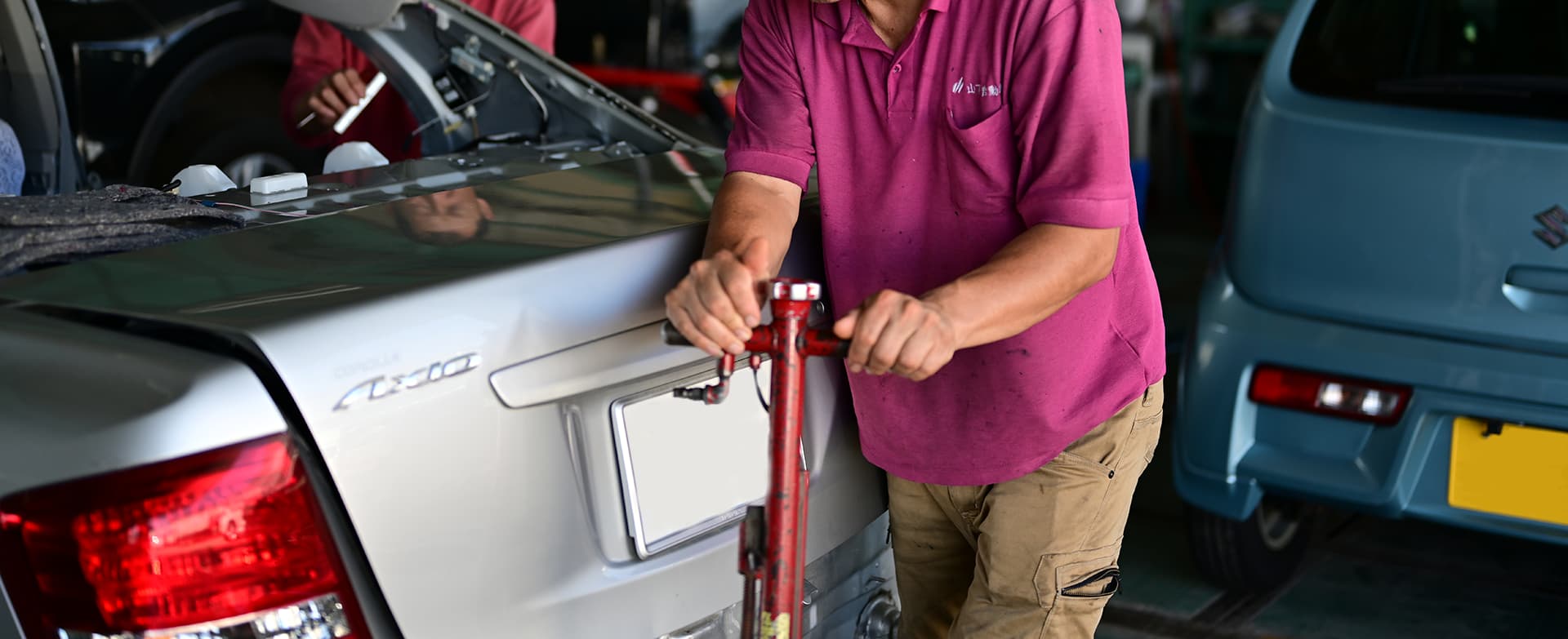 作業をする整備士